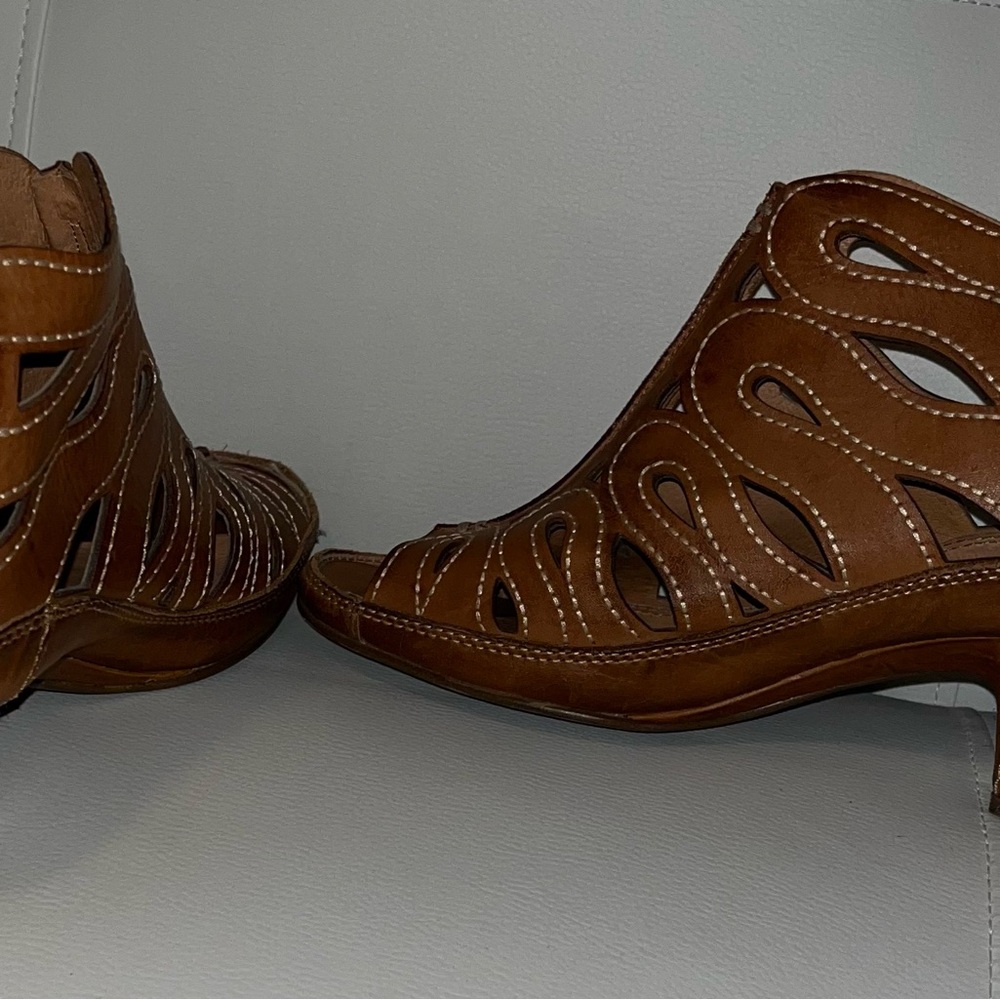 Women’s size 8 Pikolinos sandals